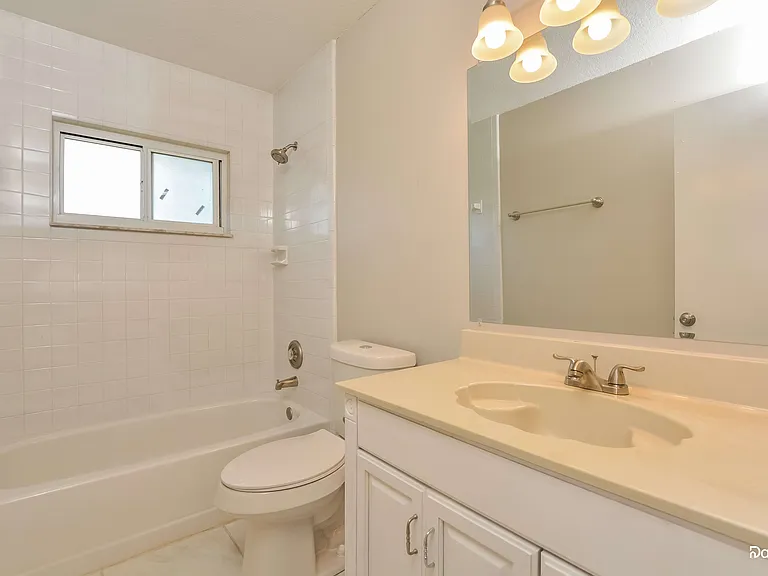 556 Silvergate Loop — Photo 15