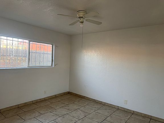 4th image of 1111 W 93rd St #1111