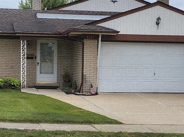 3221 Meadowlark St, Trenton, MI 48183