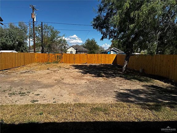 5th image of 824 Virginia St
