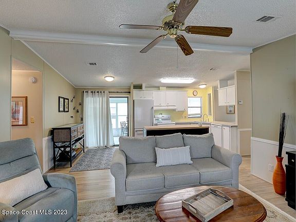 4th image of 418 Papaya Cir