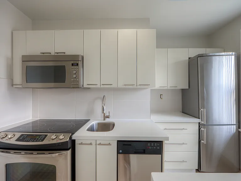 778 Broadview Ave — Photo 14