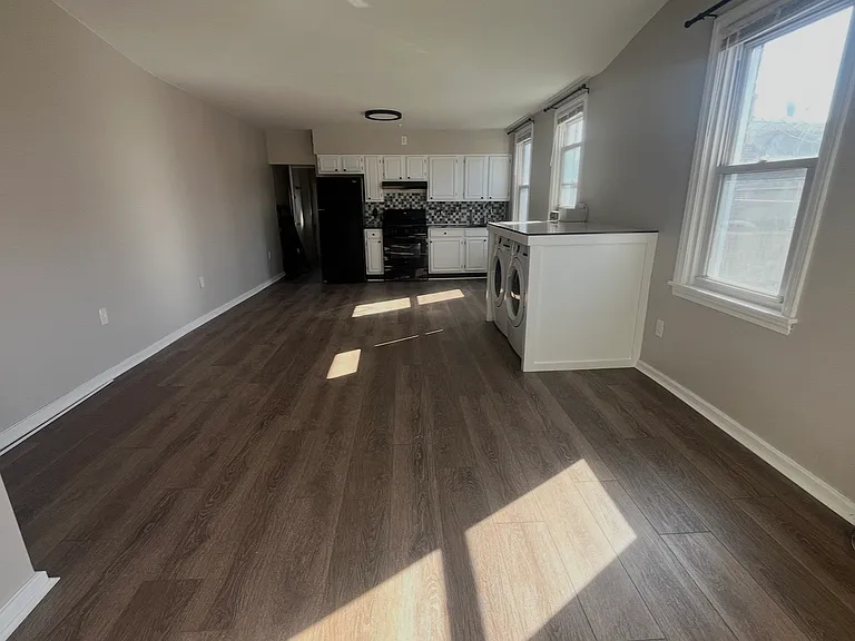 2713 E Clearfield St — Photo 3