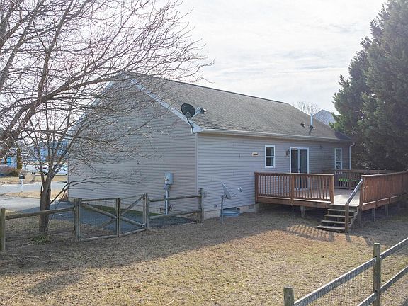 4th image of 102 Sailor Ln