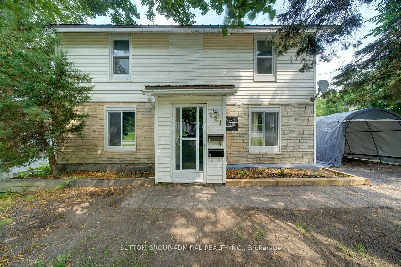 4 bed, $2,500 — Photo 1
