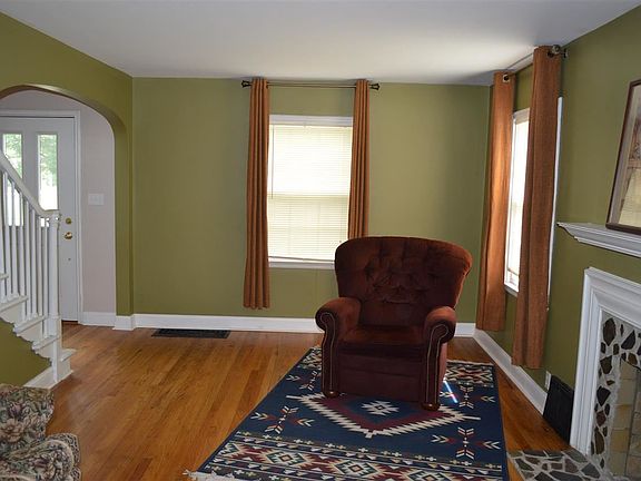 4th image of 1441 E Lasalle Ave