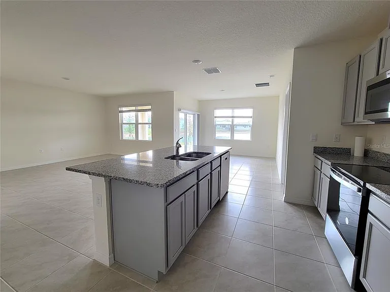 420 Noble Ave — Photo 12