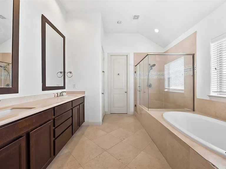 8758 Kempwood Dr — Photo 16
