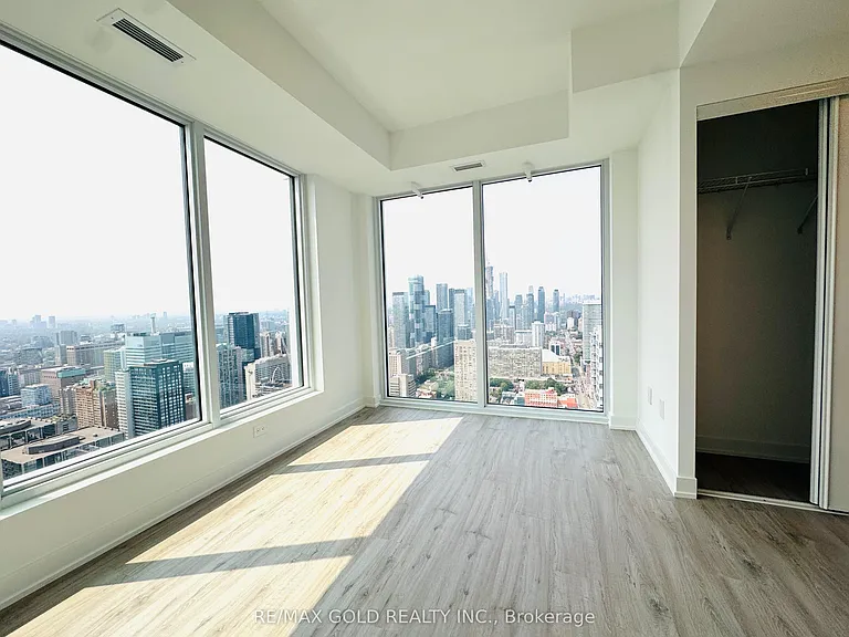 252 Church St #LPH03 — Photo 37
