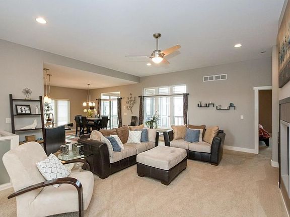 3rd image of 855 Pheasant Ln