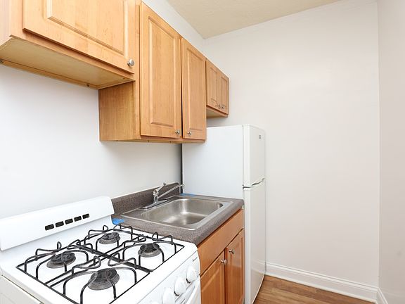 3rd image of 5417 N Kenmore Ave #703