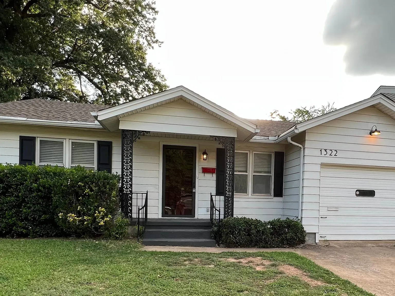 4 bed, 1450 sqft, $2,400 — Photo 1