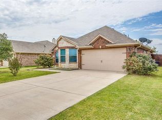 105 Stonegate Blvd, Alvarado, TX 76009