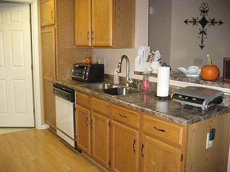 Kitchen *NEW countertops and updated cabinets 