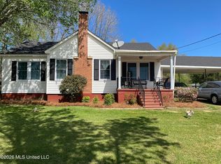 512 E Franklin St, Carthage, MS 39051