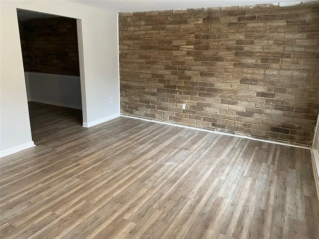 2 bed, 800 sqft, $1,050 — Photo 3