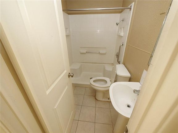 5th image of 5301 Bowie St