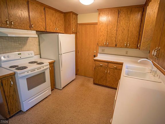 5th image of 3671 Glen Oaks Ave