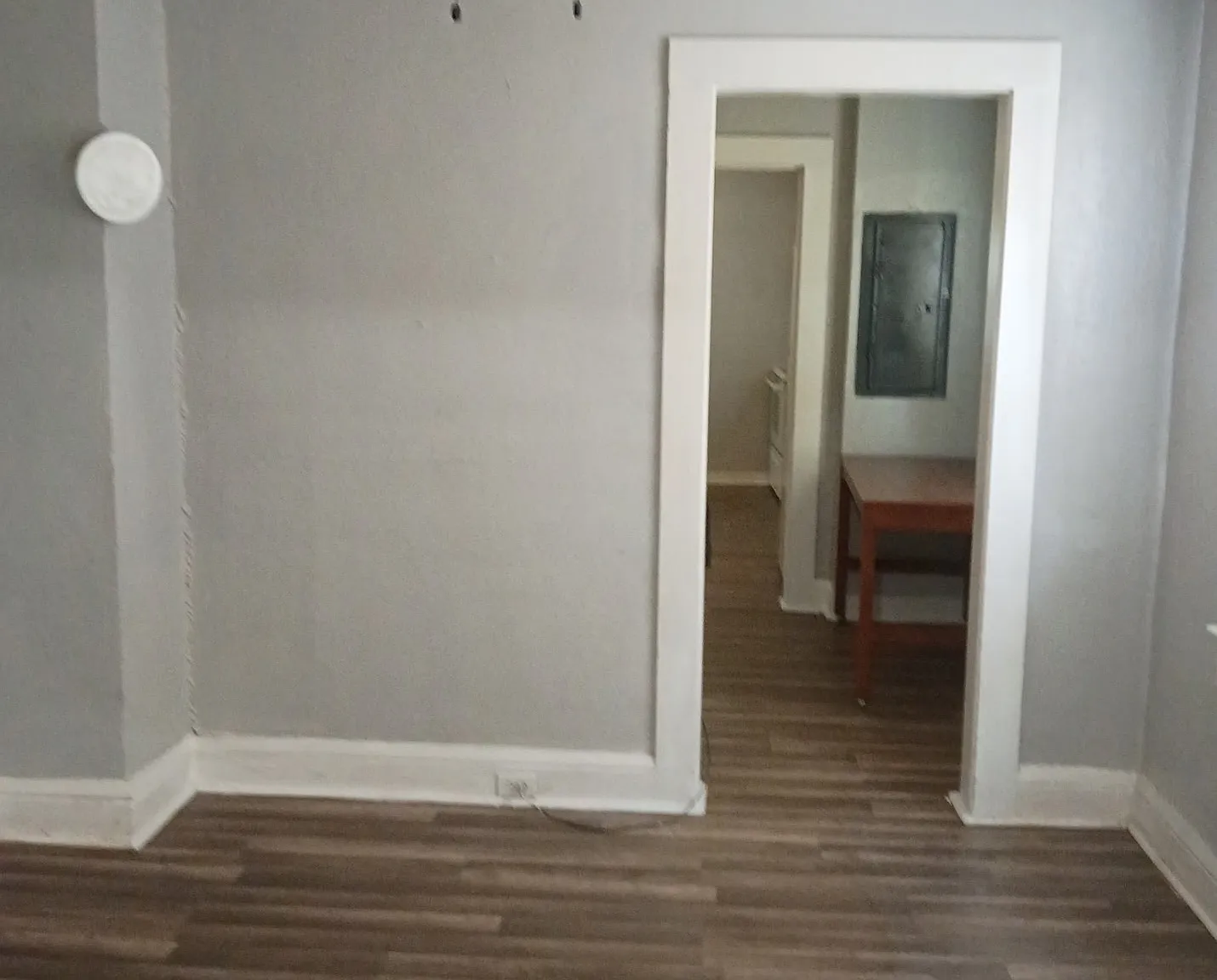 3 bed, 1001 sqft, $1,250 — Photo 2