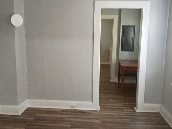 2nd image of 1471 W 5th St