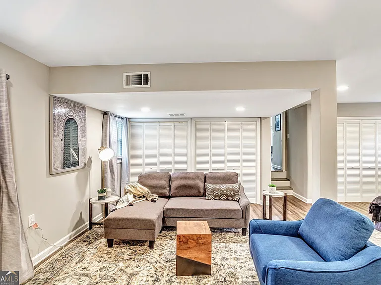 3017 Valley View Dr — Photo 8