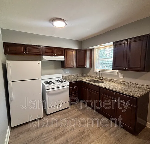 392 Hickory St #1E — Photo 3