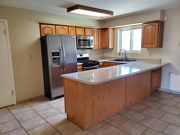 3rd image of 330 E Cornell Dr