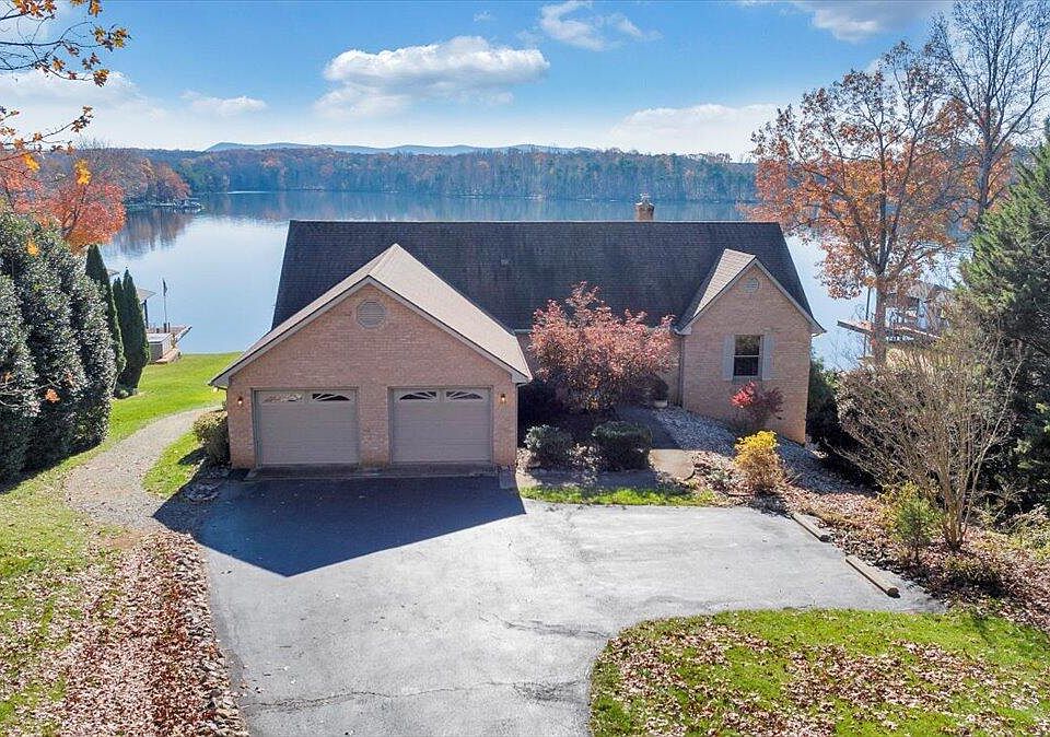1st image of 206 Park Shores Cir