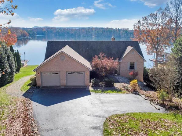 206 Park Shores Cir, Moneta, VA 24121