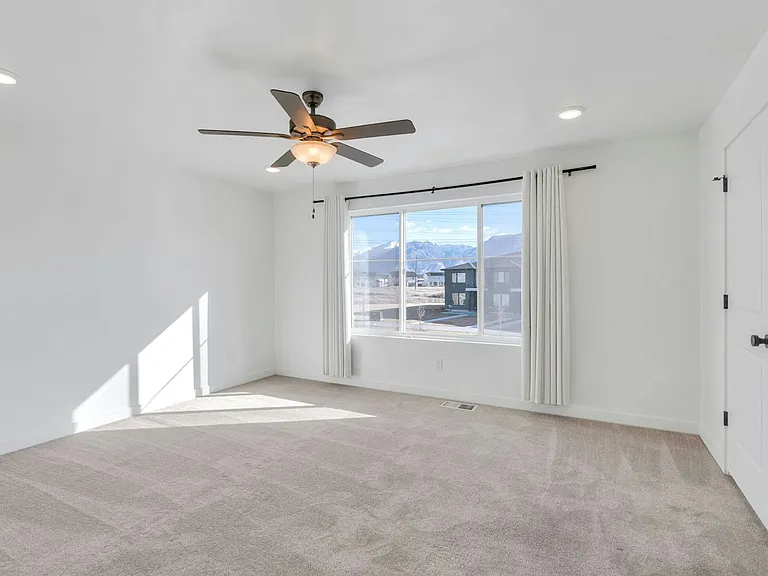 923 S 950 W — Photo 14