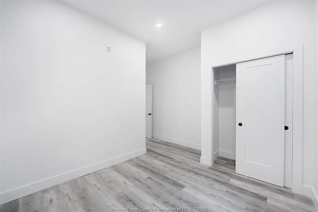 930 Marion Ave — Photo 4
