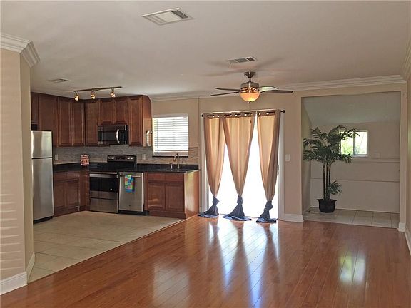 4th image of 1402 SE Marisol Ln