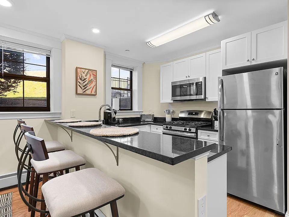 2 bed, 800 sqft, $2,833 — Photo 2