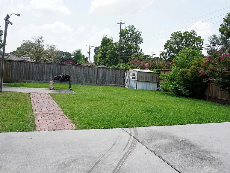 902 Hidden Valley Dr — Photo 33