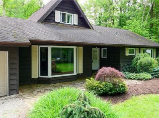 8693 E Craig Dr, Chagrin Falls, OH 44023