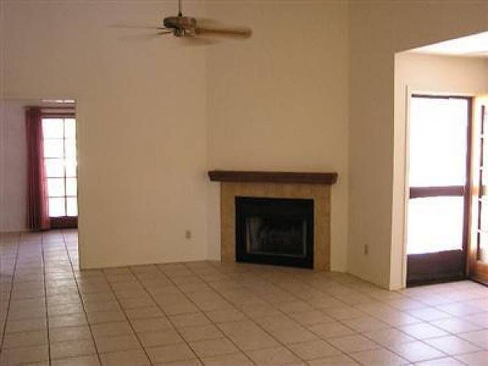 Fireplace in Livingroom
