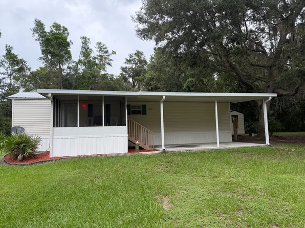 101 Diamond Lake Dr, Crescent City, FL 32112