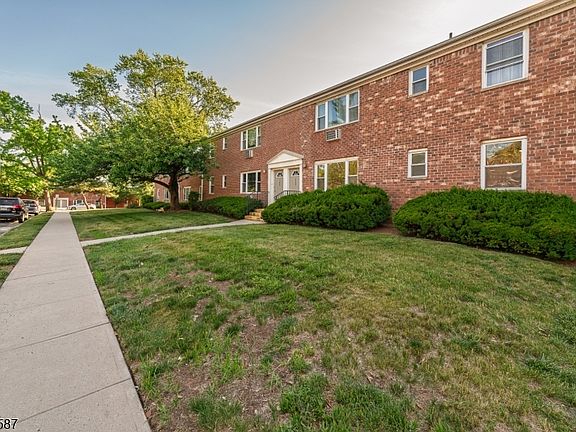 3rd image of 42 York Drive