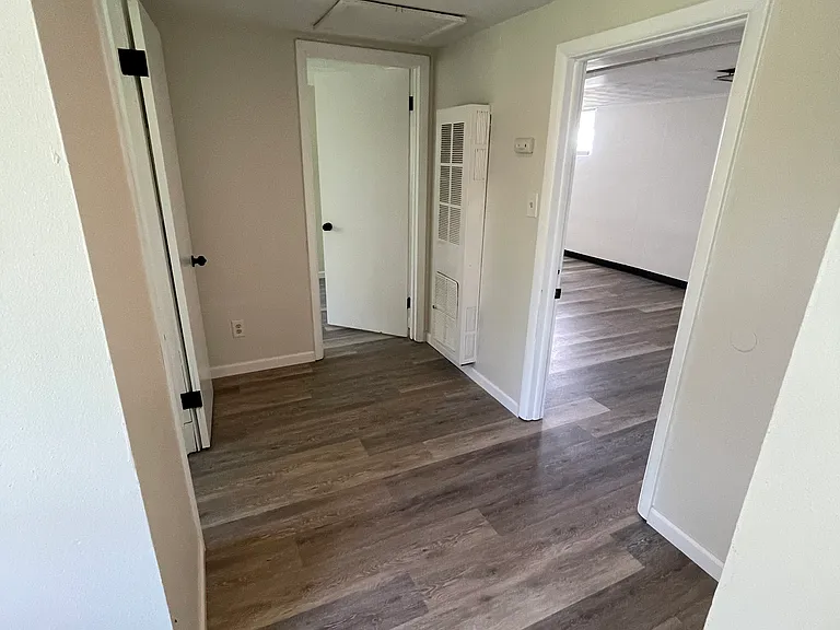 2207 Clark Ln — Photo 7