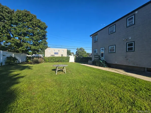 29 Lambert Ave #1, Farmingdale, NY 11735