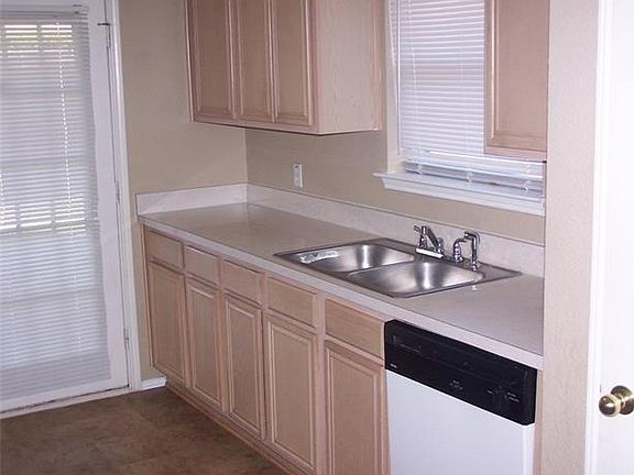 5th image of 845 W Colony Dr