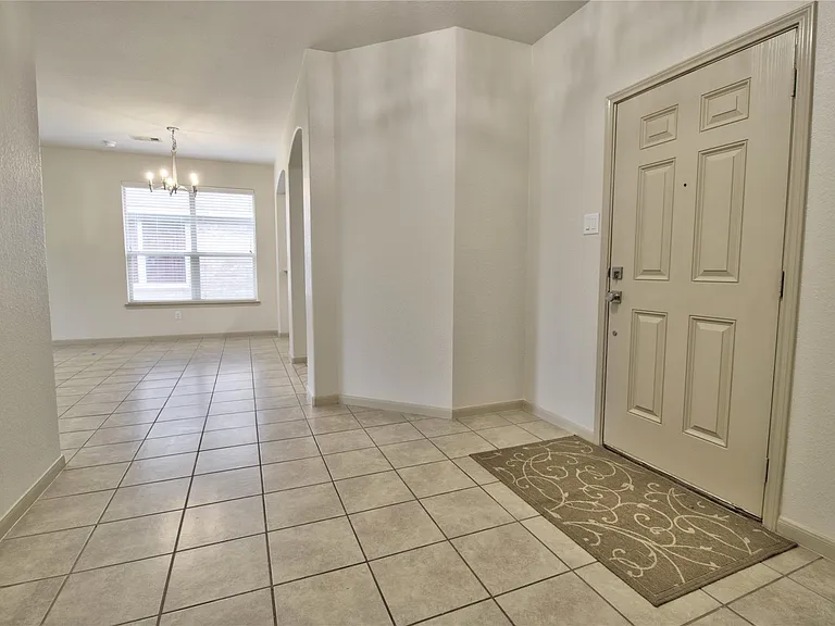 20311 Little Wing Dr — Photo 3