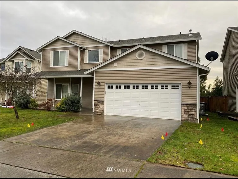 7209 33rd Ave NE — Photo 1