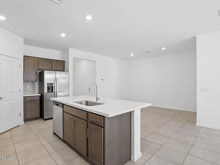 25293 W Wayland Dr — Photo 12