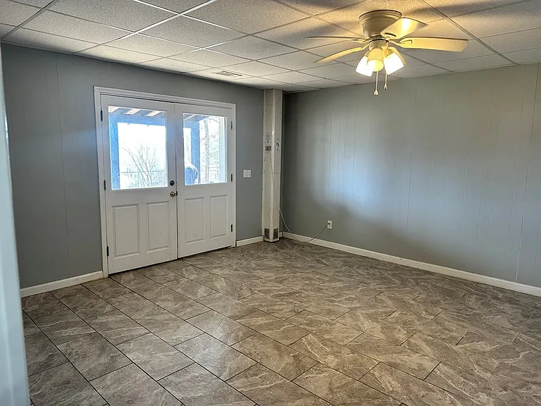 236 Logan Cir — Photo 3