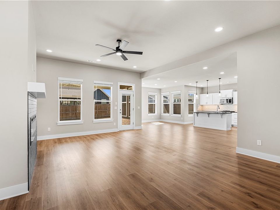 1st image of 825 Mueller Way