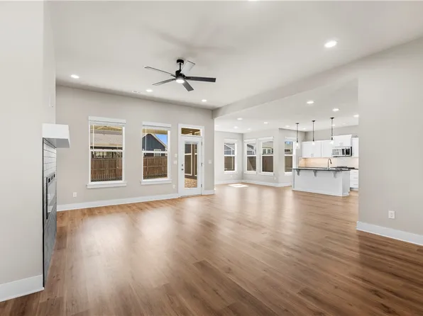 825 Mueller Way, Prairie Grove, AR 72753