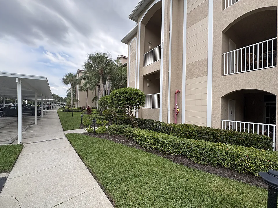 2710 Cypress Trace Cir #1