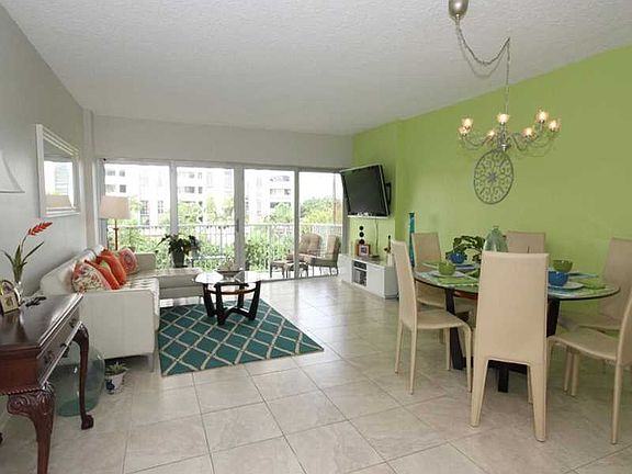 5th image of 1700 NE 105th St APT 404