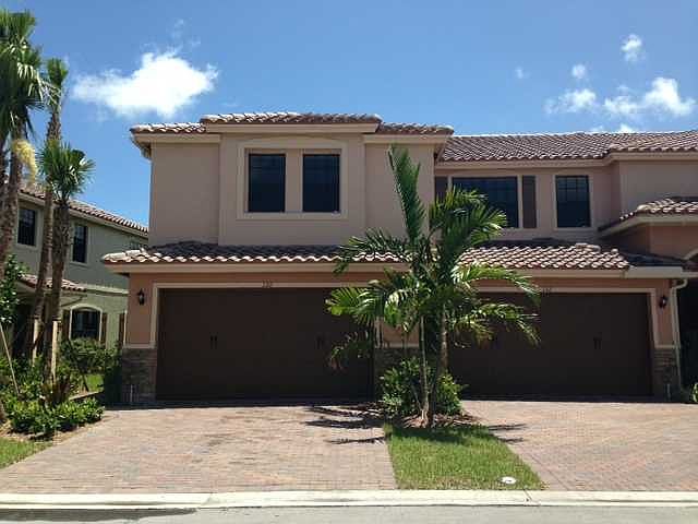 1st image of 130 Riverwalk Cir E